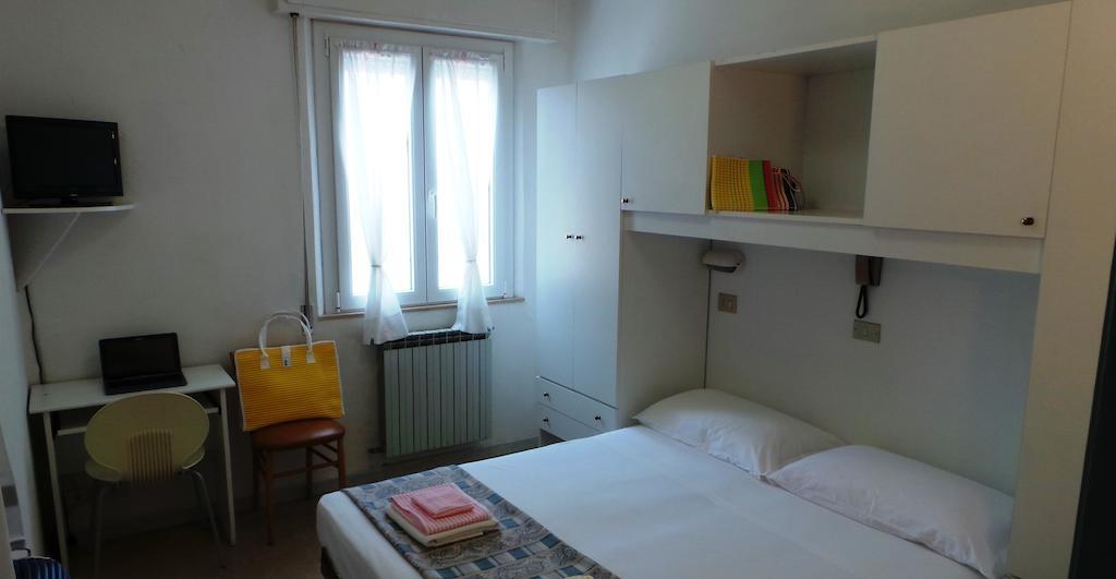 Hotel Nuovo Fiore Каттолика Экстерьер фото
