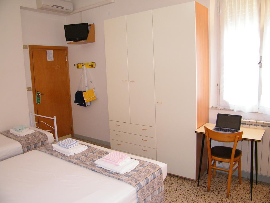 Hotel Nuovo Fiore Каттолика Номер фото