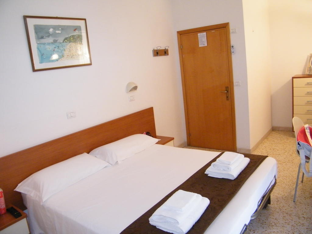 Hotel Nuovo Fiore Каттолика Номер фото