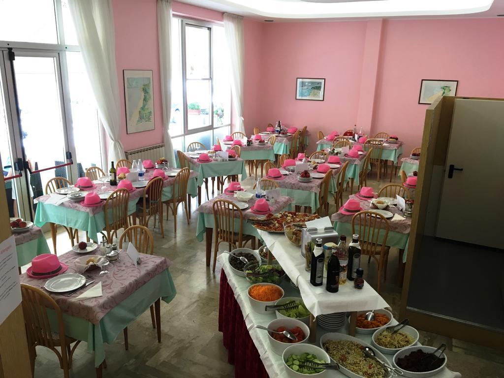 Hotel Nuovo Fiore Каттолика Экстерьер фото