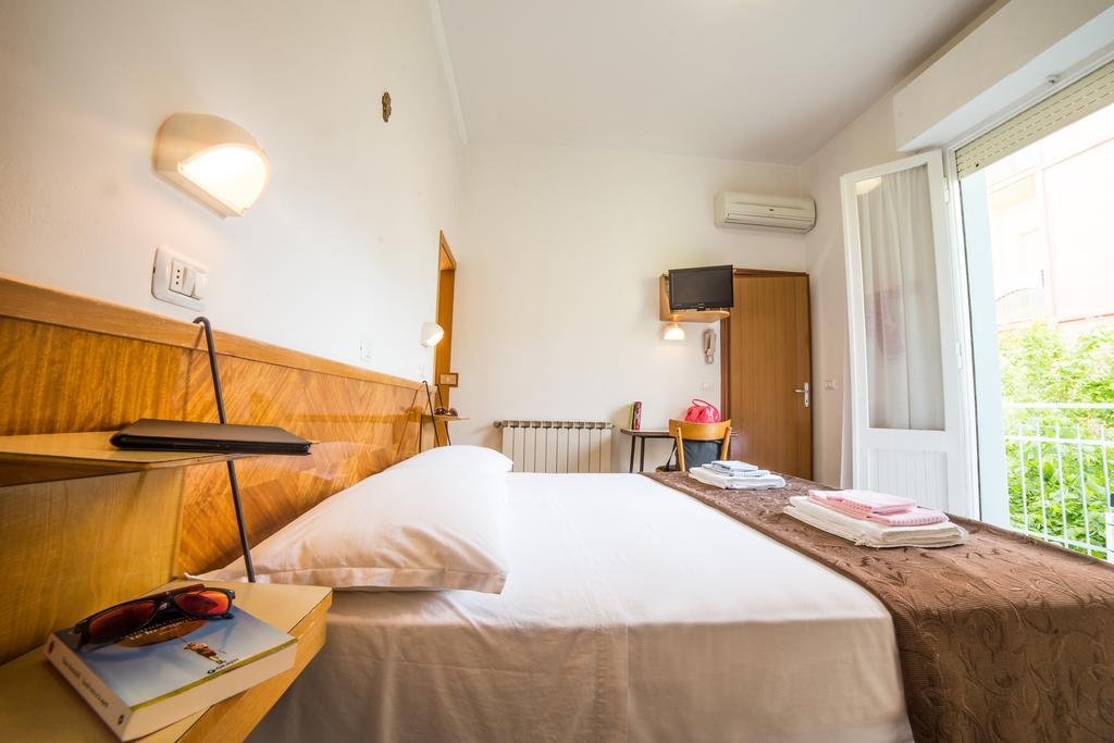 Hotel Nuovo Fiore Каттолика Номер фото