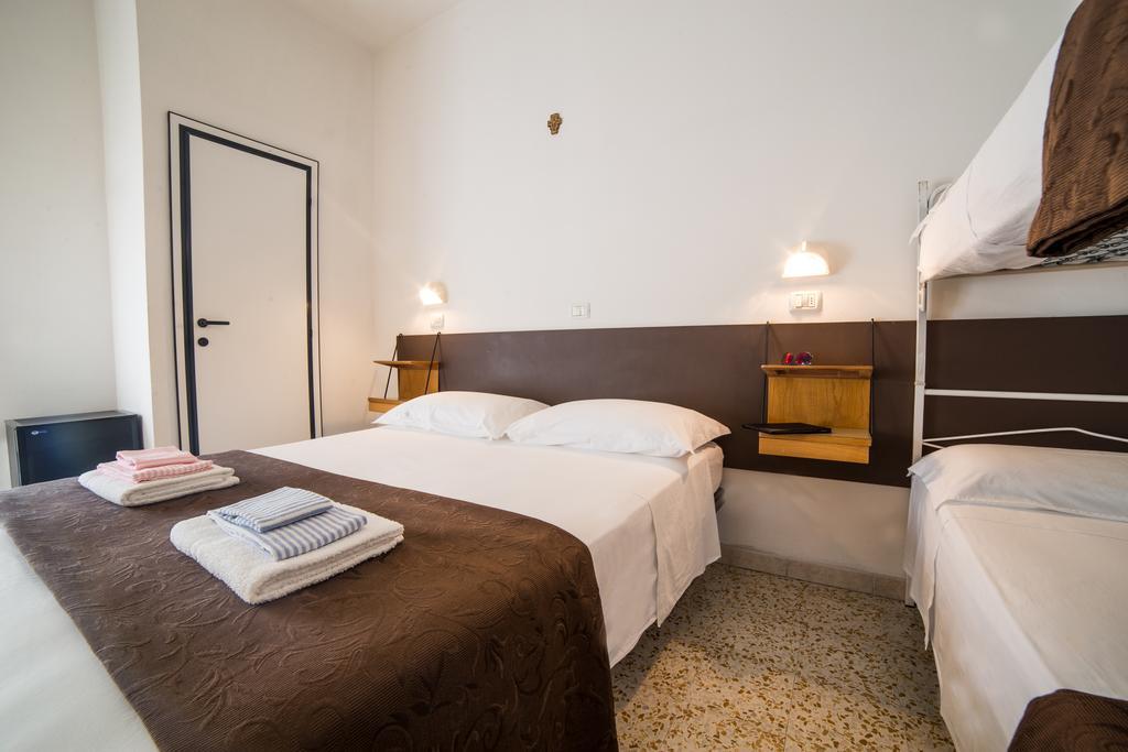 Hotel Nuovo Fiore Каттолика Номер фото