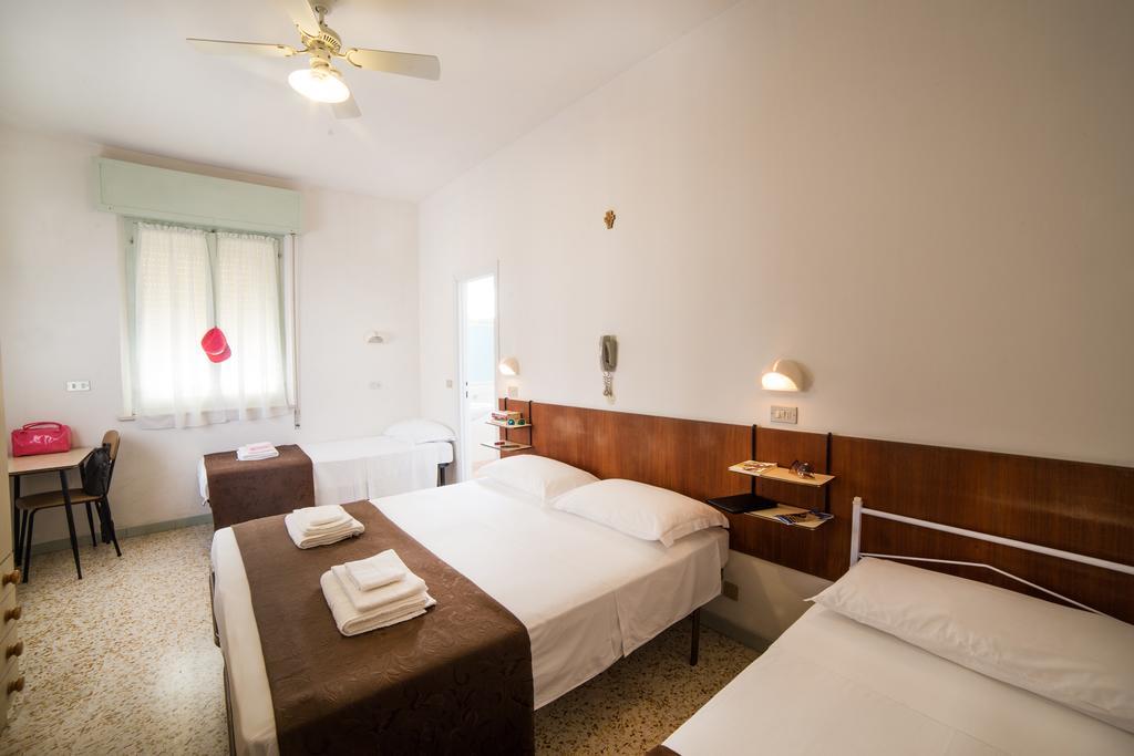 Hotel Nuovo Fiore Каттолика Номер фото
