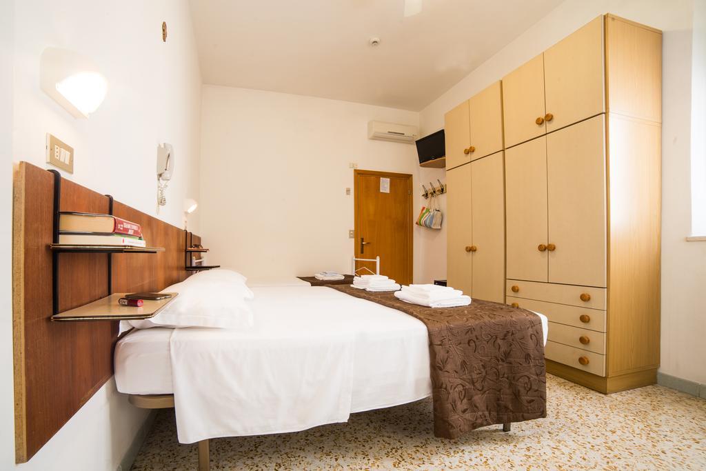 Hotel Nuovo Fiore Каттолика Номер фото