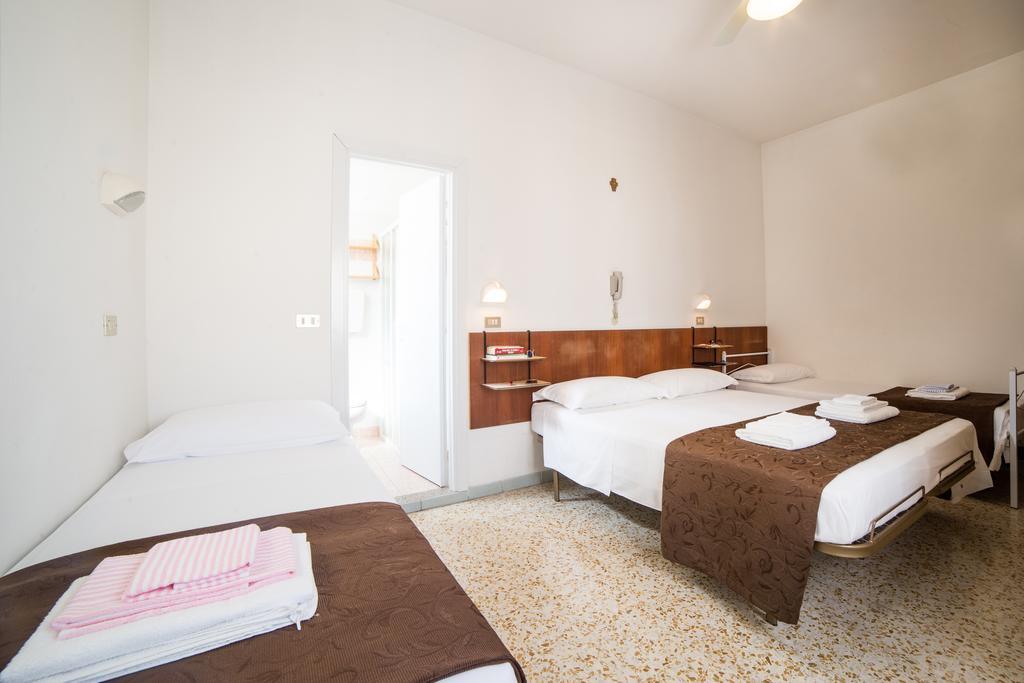 Hotel Nuovo Fiore Каттолика Номер фото