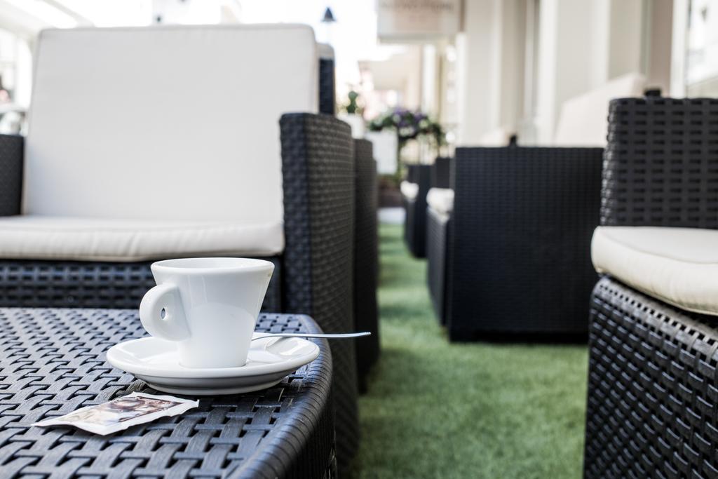 Hotel Nuovo Fiore Каттолика Экстерьер фото