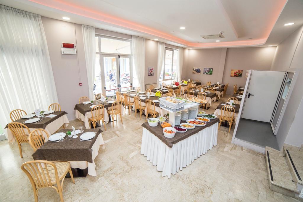 Hotel Nuovo Fiore Каттолика Экстерьер фото
