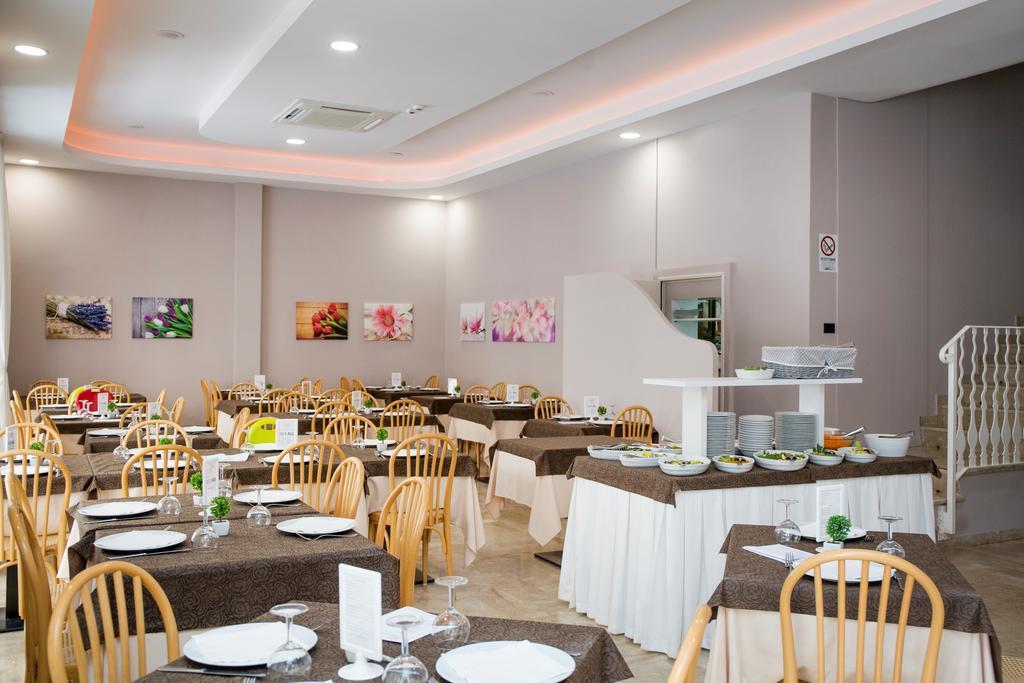 Hotel Nuovo Fiore Каттолика Экстерьер фото