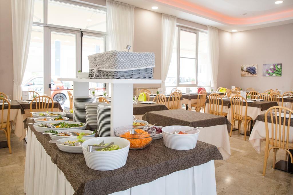 Hotel Nuovo Fiore Каттолика Экстерьер фото