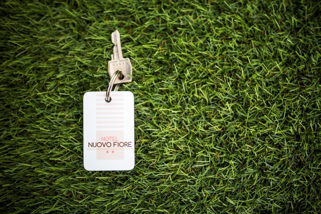Hotel Nuovo Fiore Каттолика Экстерьер фото