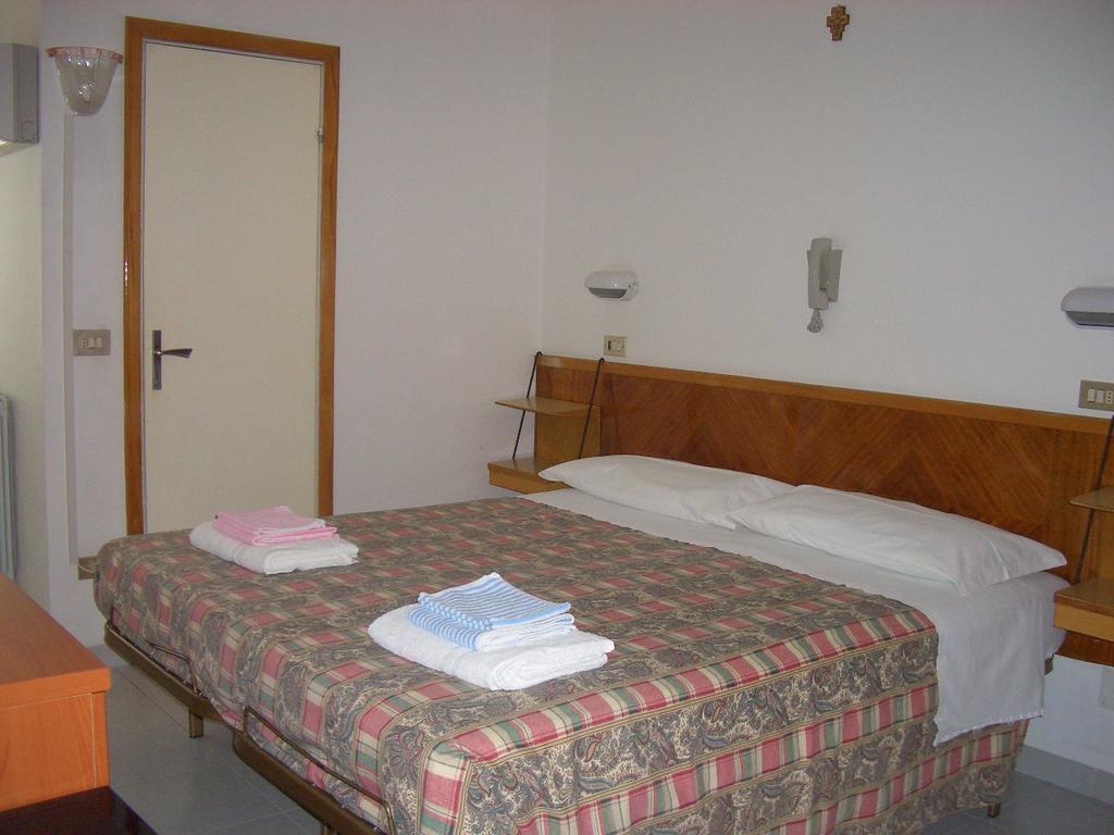 Hotel Nuovo Fiore Каттолика Номер фото